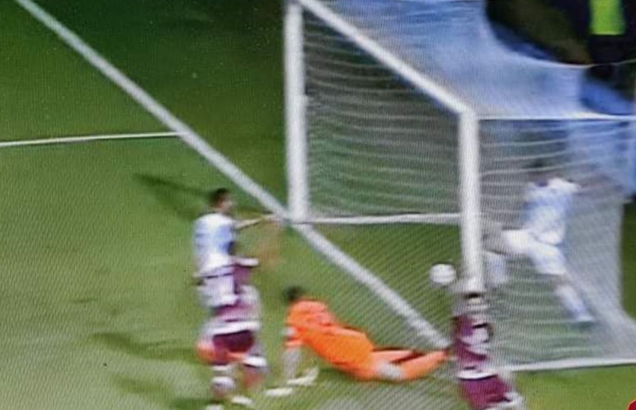 Il gol diventa un rigore, Denis sbaglia e il Cosenza non muore mai: zero gol a Reggio nel derby di Jole