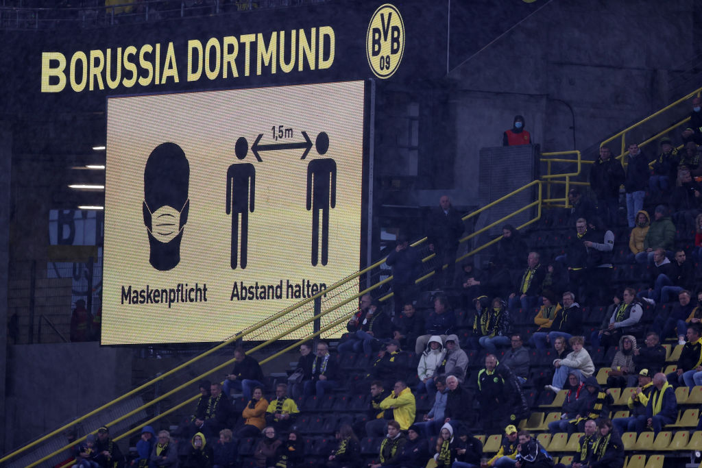 Dortmund, arriva il derby e crolla il numero di tifosi ammessi allo stadio: da 11.500 a sole 300 persone